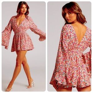 NWT Vici Mila Flared Sleeve Playsuit in White Floral Size Medium